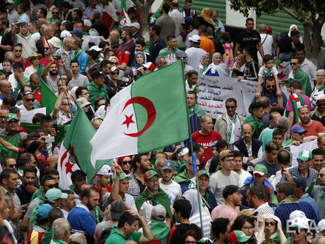 ﻿Жоден кандидат не зареєструвався для участі у виборах президента Алжиру