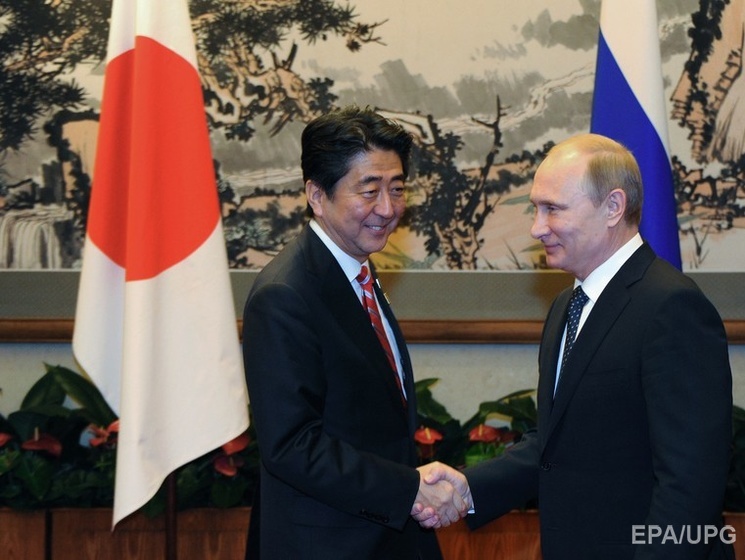 Кабмин Японии: Премьер Абэ хочет обсудить с Путиным проблему Курильских островов