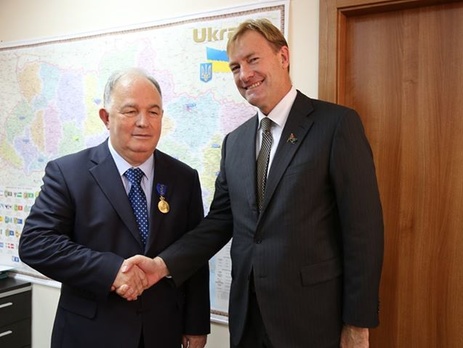 Мониторинговая миссия ОБСЕ получила награду за содействие доступу австралийским экспертам к месту падения МН17