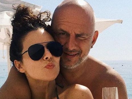 Потап показал объятия с Каменских на пляже 