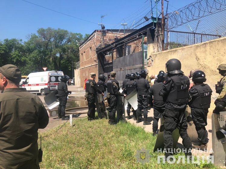 ﻿Унаслідок бунту в одеській колонії постраждало четверо співробітників установи – поліція