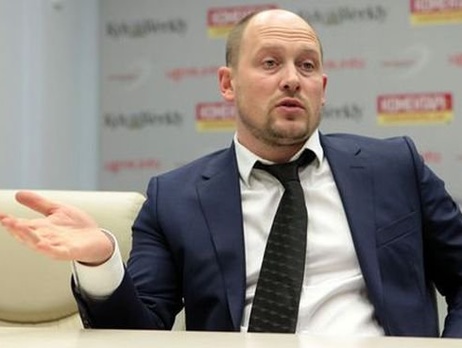 Суд обязал Генпрокуратуру начать расследование по подозрению Яценюка в получении взятки $3 млн