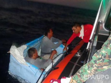 В Мексике два рыбака четыре дня дрейфовали в море на холодильнике