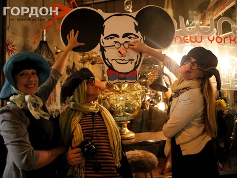 Пикет с членами в Нью-Йорке: Путин – х...йло! Ла-ла-ла-ла! Видео и фоторепортаж