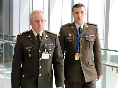 Муженко (зліва): Найголовніше, що я усвідомив за час служби в армії, це честь армійського офіцера