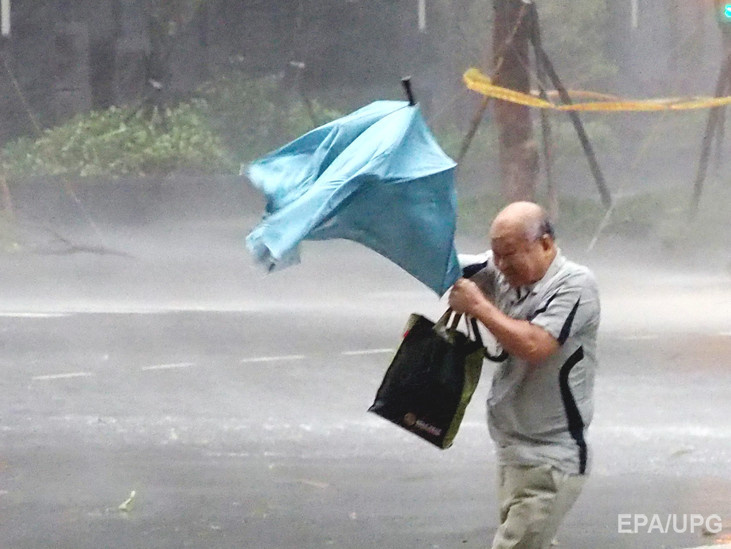 На Тайване из-за мощного тайфуна эвакуировали около трех тысяч человек