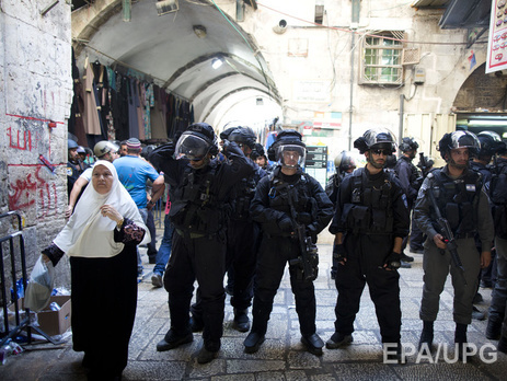 На Храмовой горе в Иерусалиме палестинцы атаковали полицейских