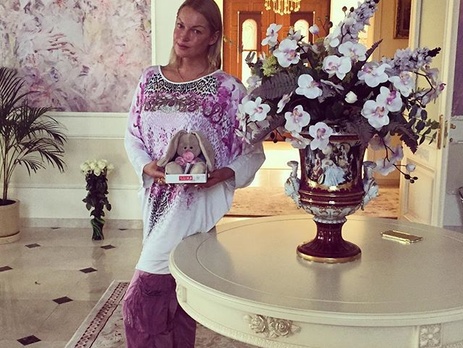  Волочкова заказала для себя свадебную арку на день рождения дочери 