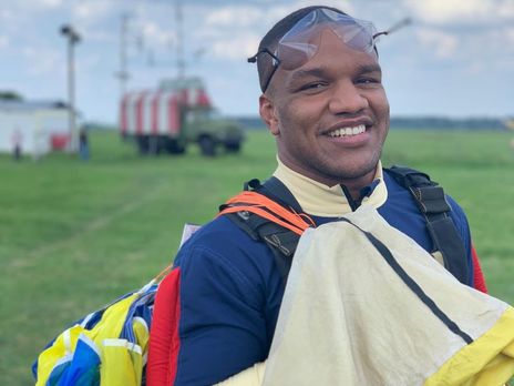 ﻿Беленюк стрибнув із парашутом