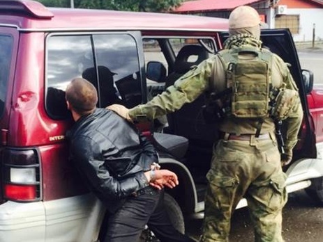 В Черновицкой области СБУ перекрыла канал поставки оружия и боеприпасов из зоны АТО