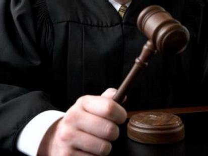  Суд поместил экс-командира 