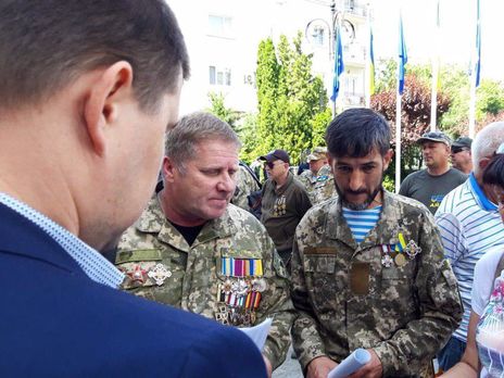 Добровольцы у АП требовали встречи с Зеленским и реформы СБУ