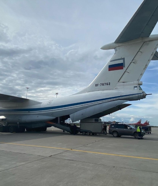 Военно-транспортный самолет Ил-76, доставивший пони из Сирии в Санкт-Петербург