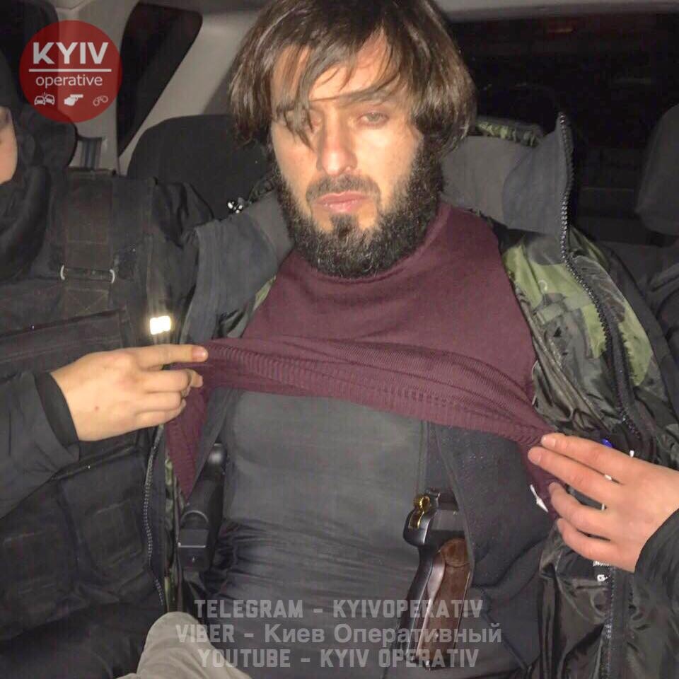 Махаури задерживали с оружием. Фото: Киев Оперативный / Facebook