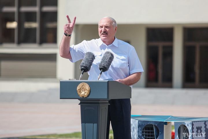 Выступление Лукашенко перед сторонниками в Минске, 16 августа 2020 года. Фото: tut.by