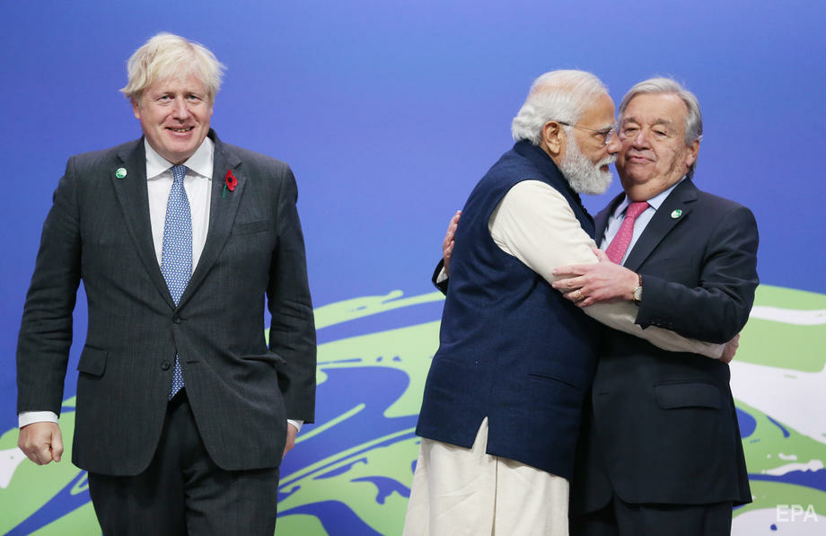 Участники конференции: премьер-министр Великобритании Борис Джонсон, премьер-министр Индии Нарендра Моди и генеральный секретарь ООН Антониу Гутерриш. Фото: EPA