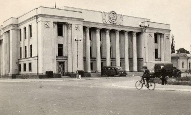 Здание Верховного совета УСССР, 1941 год Фото:retrobazar.com