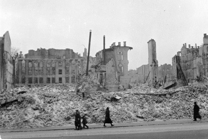 Руины на крещатике, 1942 год. Фото: foto.meta.ua