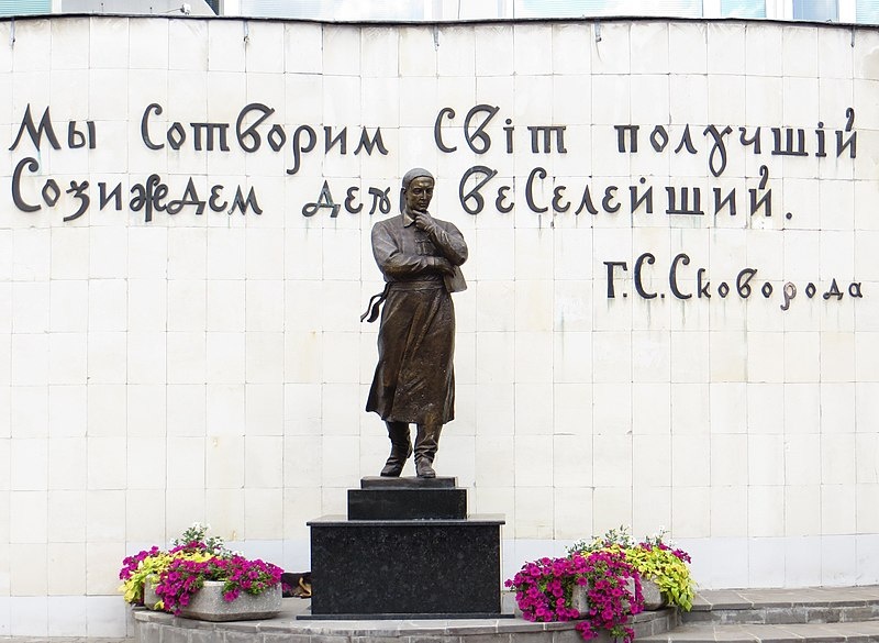 Так выглядел памятник на территории университета до обстрела. Фото: wikipedia.org