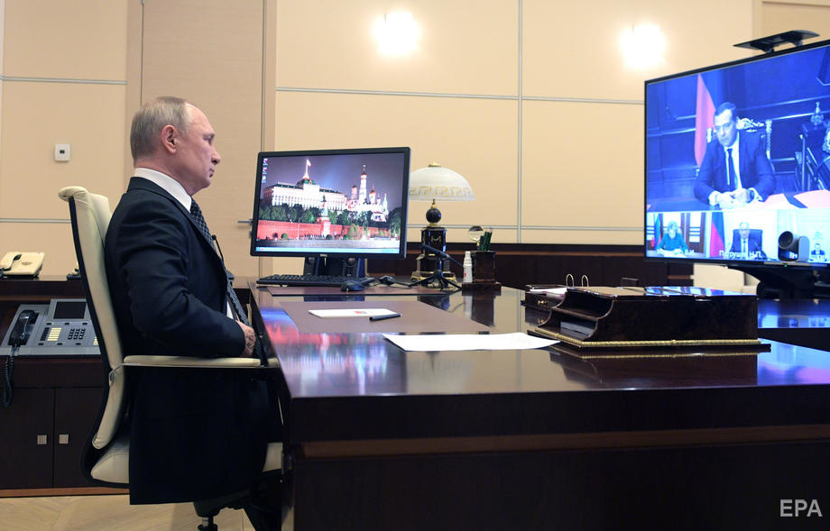Путин перешел на удаленный режим работы. Фото: ЕРА