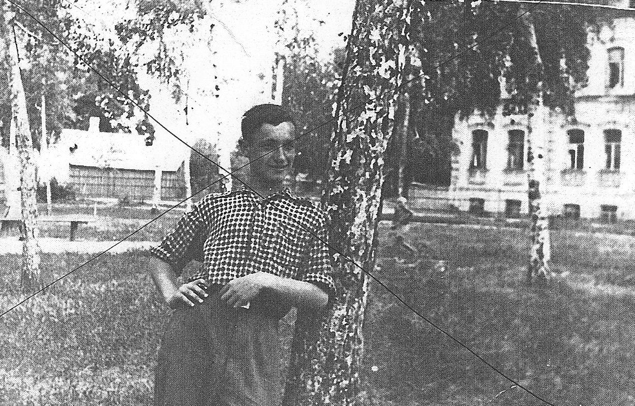 Сергей Гольштейн в Березовом сквере. Полтава, 1955 год. Фото из личного архива Сергея Гольштейна