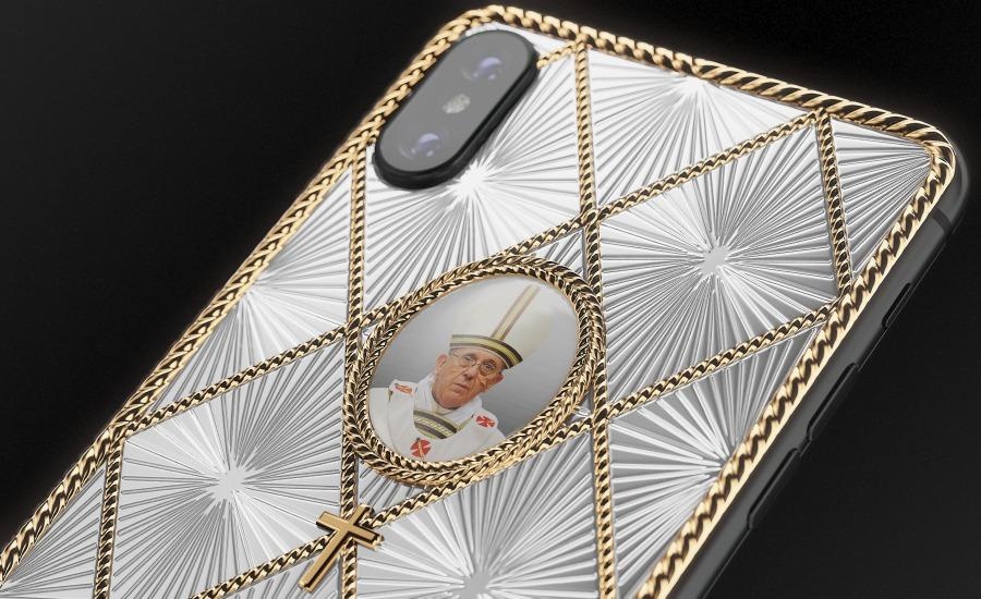 мобилка с портретом Папы