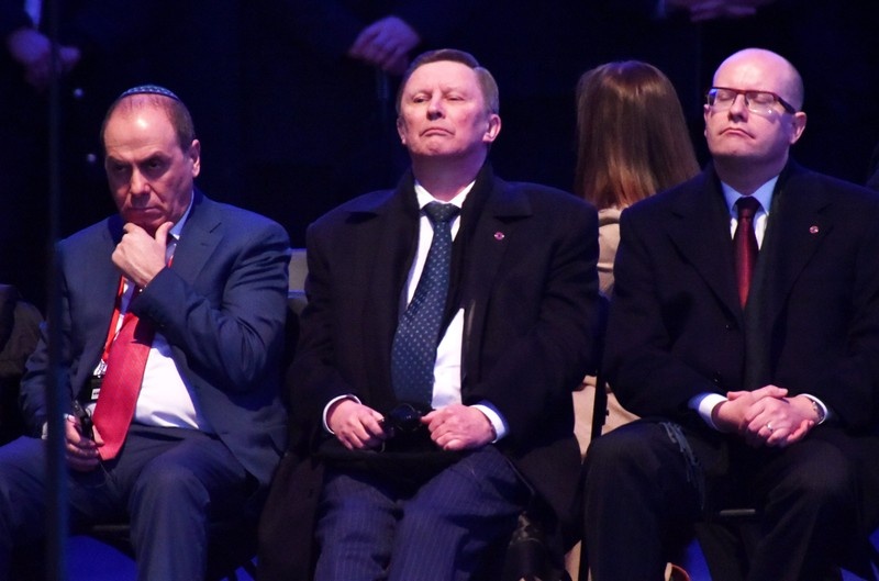 Глава путинской администрации Сергей Иванов (в центре) называется в числе вероятного преемника, который должен сместить президента РФ. Фото: ЕРА