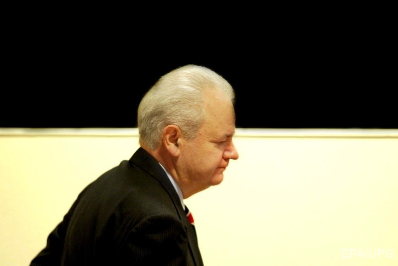 Экс-президент Югославии Слободан Милошевич на заседании суда в Гааге, 2002 год. Фото: ЕРА