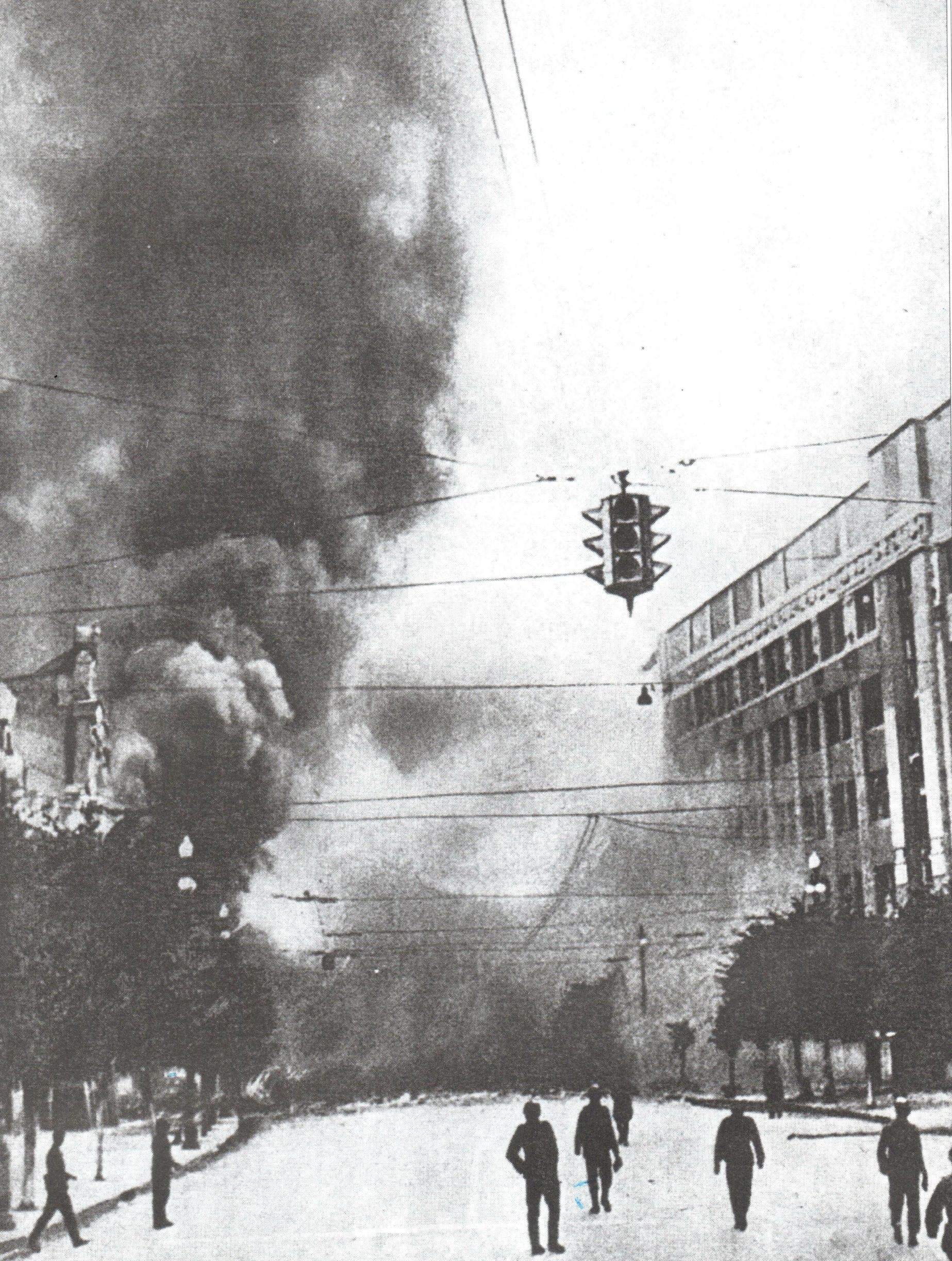 Пожар на Крещатике, 24 сентября 1941 года Фото: Київ 1939–1945, фотоальбом. Издательство "Кий" 2005 г