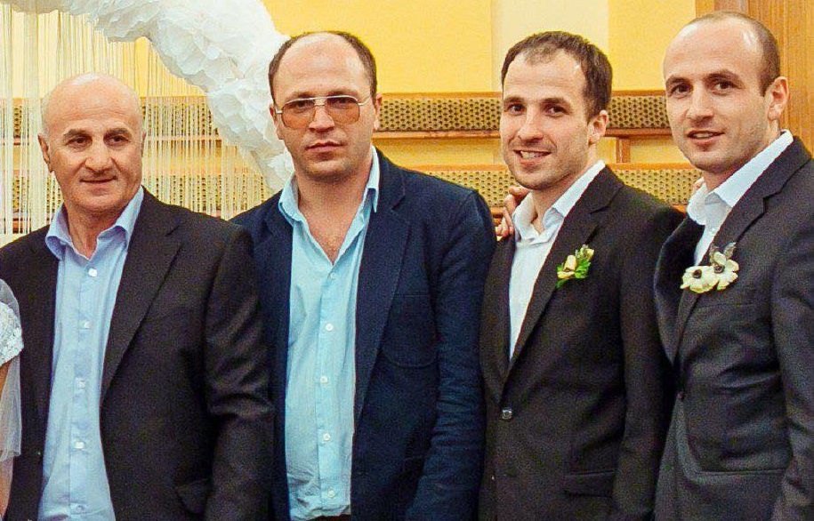 Темури Мачарашвили (второй слева). Фото из архива семьи