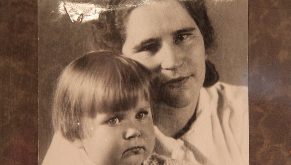 Мария Попова с дочкой Зиной