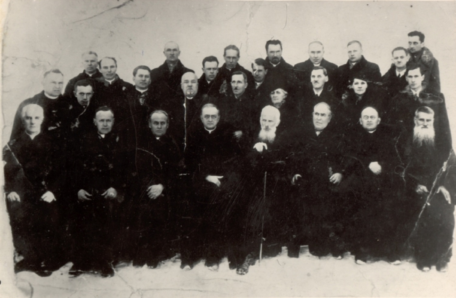 Отец Емельян (во втором ряду, первый слева) среди монахов Уневской лавры