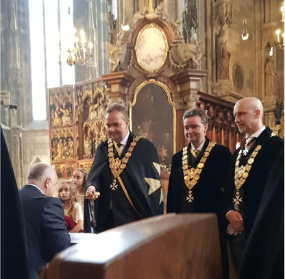 Вена, 21 апреля 2018 года. Смешко (первый слева) во время посвящения в рыцари ордена Святого Георга Дома Габсбургов-Лотарингенов. Фото: sylaichest.org
