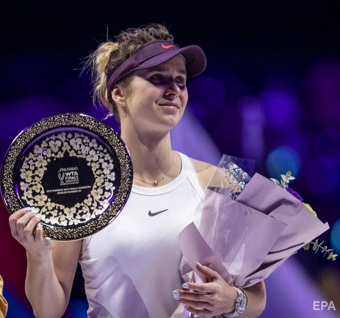 Свитолина с трофеем а второе место на итоговом турнире WTA (Фото: EPA)