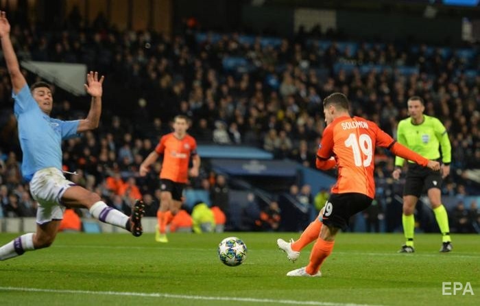 Соломон забивает гол в ворота "Манчестер Сити". Фото: EPA
