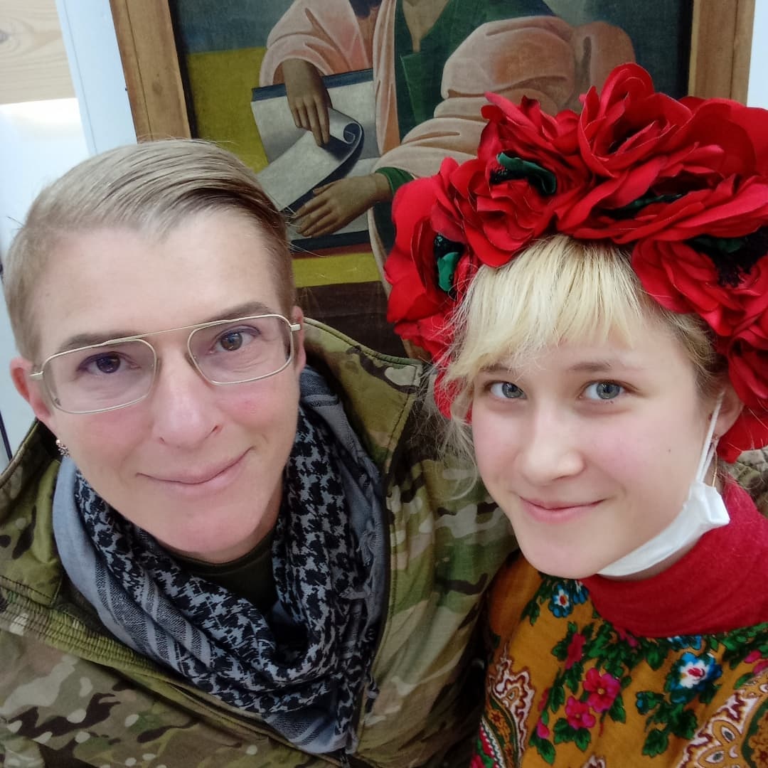 Марія Вдовиченко з відомою волонтеркою, парамедиком Юлією Паєвською (позивною Тайра), жовтень 2021 року. Фото: vdovichenko_marusa/Instagram