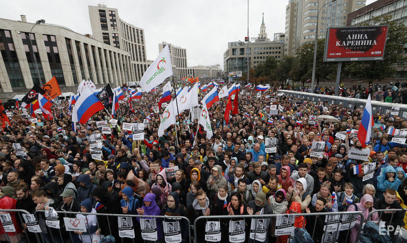 ﻿У Москві у санкціонованій акції на підтримку опозиційних кандидатів у Мосміськдуму взяло участь приблизно 49 тис. осіб. Фоторепортаж 8