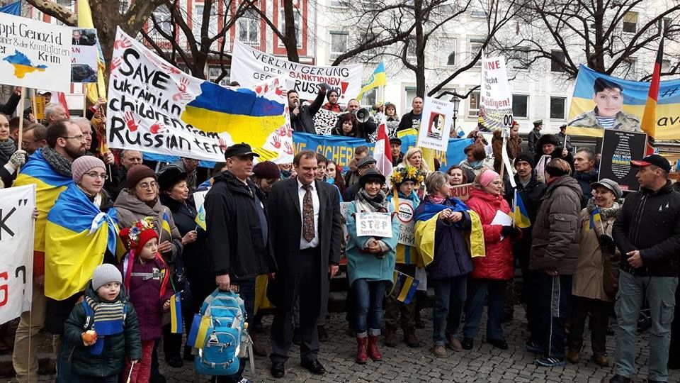 Во время конференции по безопасности в Мюнхене состоялся митинг в поддержку Савченко. Фоторепортаж 1