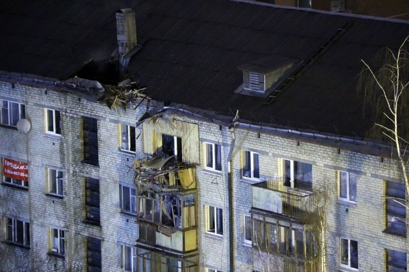 В Екатеринбурге на жилой дом упал башенный кран 7