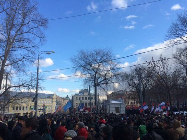 В марше памяти Немцова в Москве приняли участие более 14 тысяч человек. Фоторепортаж 4