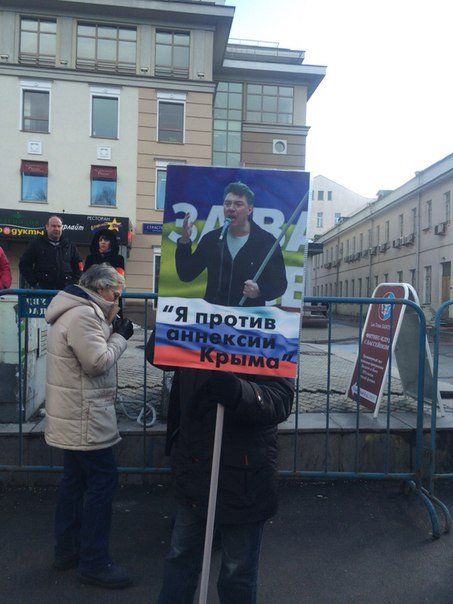 В марше памяти Немцова в Москве приняли участие более 14 тысяч человек. Фоторепортаж 10