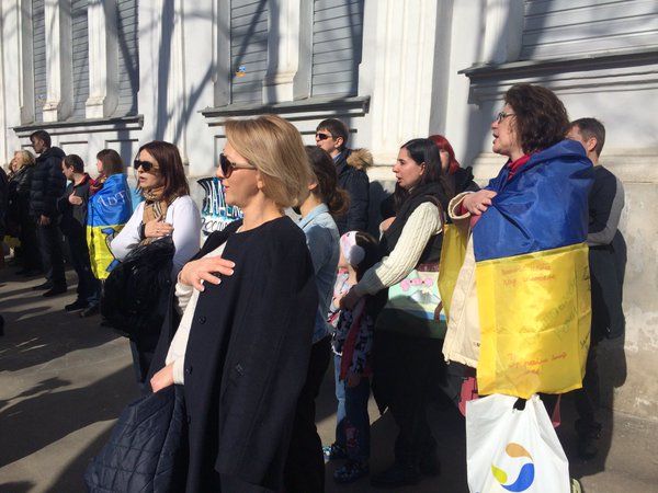 По всей Украине проходят акции в поддержку Савченко. Фоторепортаж 9