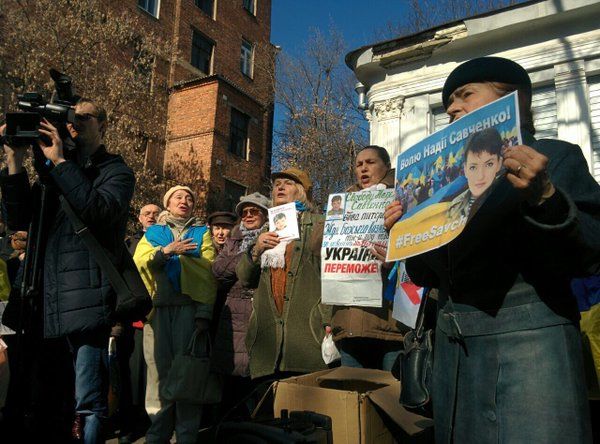 По всей Украине проходят акции в поддержку Савченко. Фоторепортаж 11