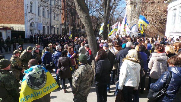 По всей Украине проходят акции в поддержку Савченко. Фоторепортаж 15