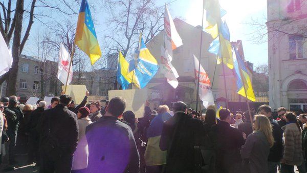 По всей Украине проходят акции в поддержку Савченко. Фоторепортаж 17