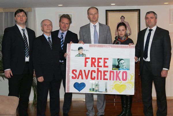 #FreeSavchenko. Активисты из разных стран мира требуют освободить Савченко. Фоторепортаж 24
