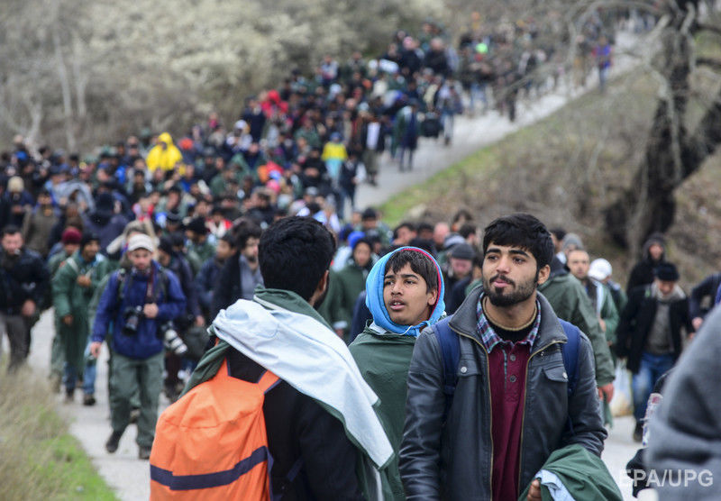 Сотни мигрантов прорвались в Македонию из Греции. Фоторепортаж 1