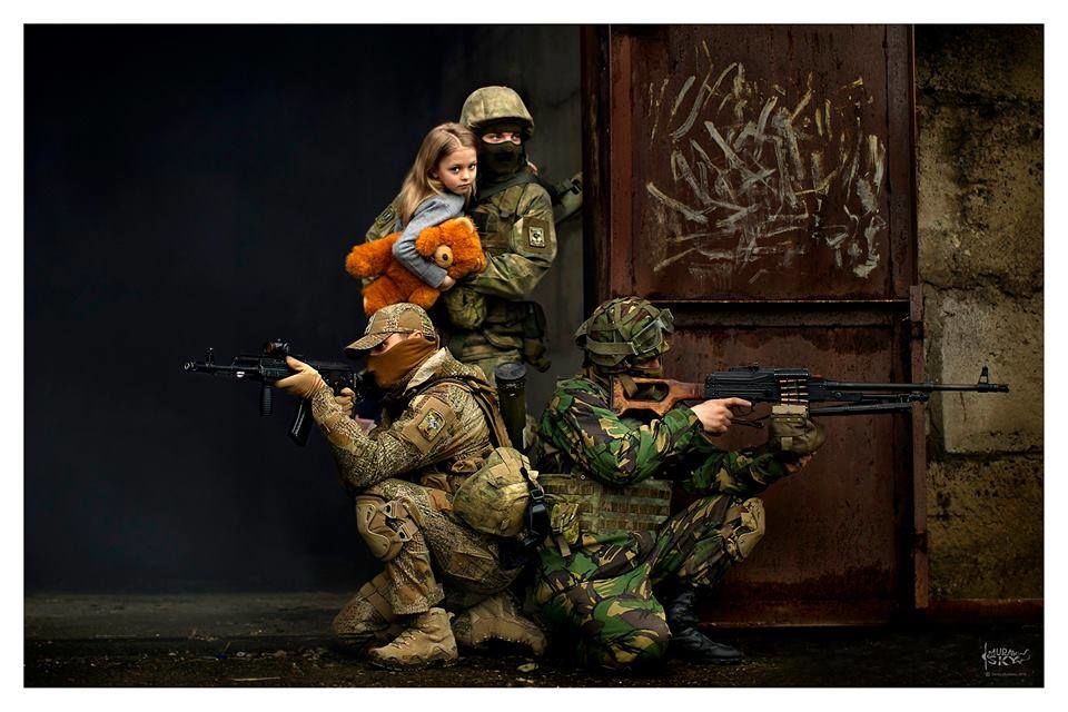 "Дети войны". Минобороны показало снимки детей и украинских военных. Фотогалерея 1