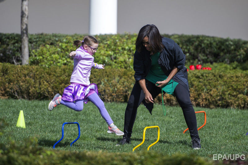 Барак и Мишель Обама показали детям, где живут чудовища. Фоторепортаж 17