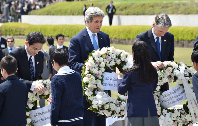 Госсекретарь США впервые в истории посетил Хиросиму после американской атомной бомбардировки. Фоторепортаж 4